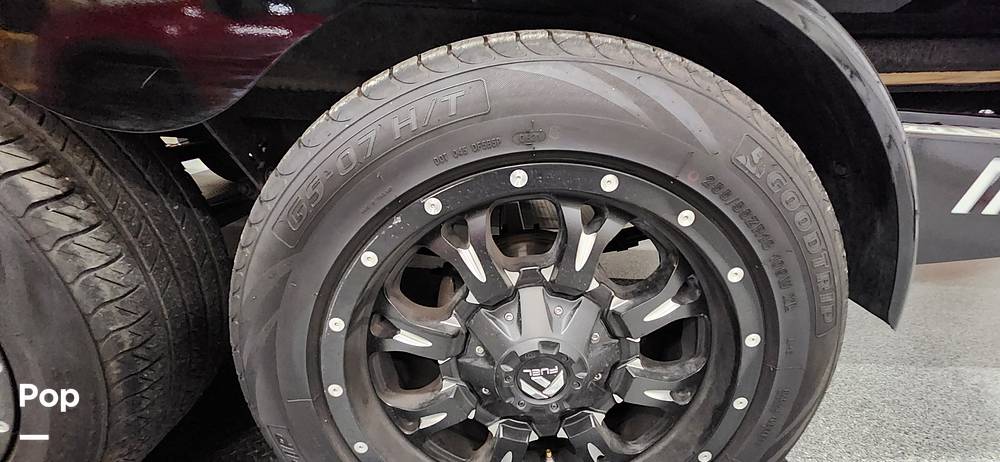 Slide: The Image of Malibu M240 2022 - 15290679