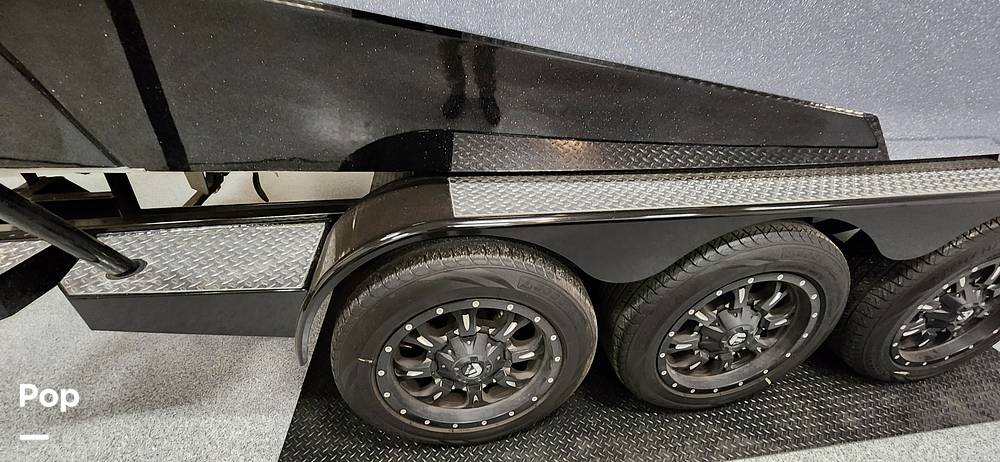 Slide: The Image of Malibu M240 2022 - 15290683