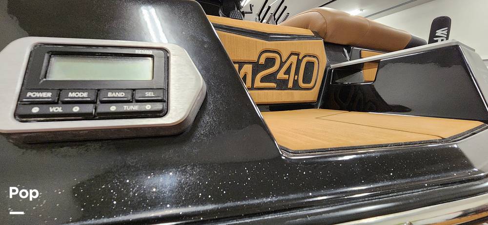 Slide: The Image of Malibu M240 2022 - 15290688