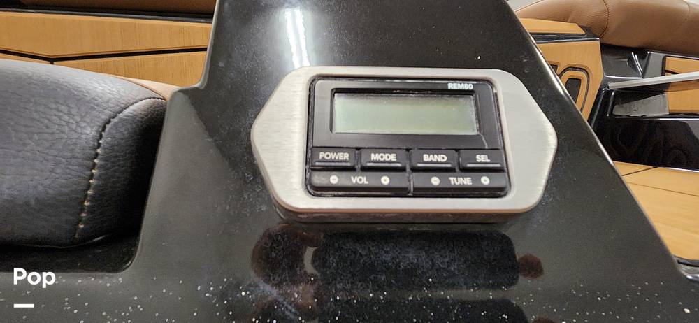 Slide: The Image of Malibu M240 2022 - 15290689