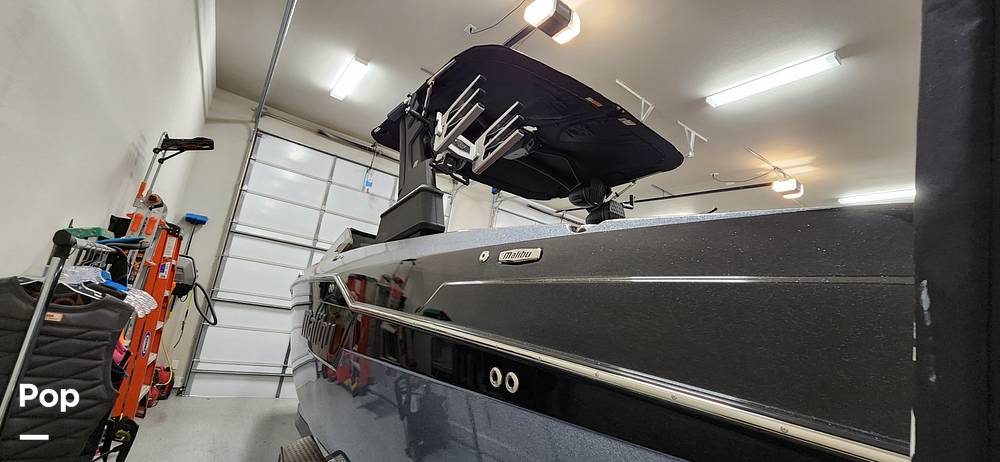 Slide: The Image of Malibu M240 2022 - 15290691