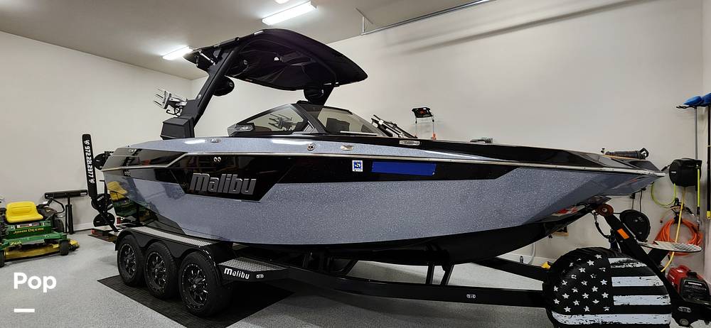 Slide: The Image of Malibu M240 2022 - 15290693