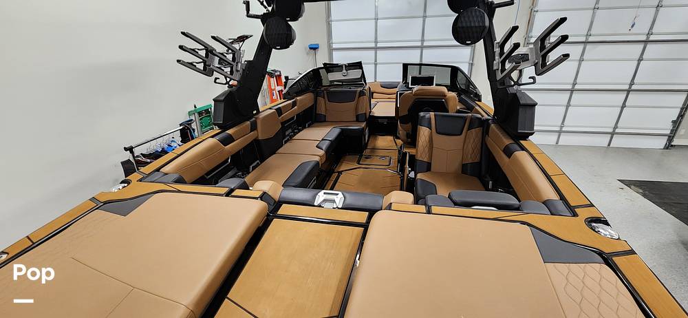 Slide: The Image of Malibu M240 2022 - 15290694