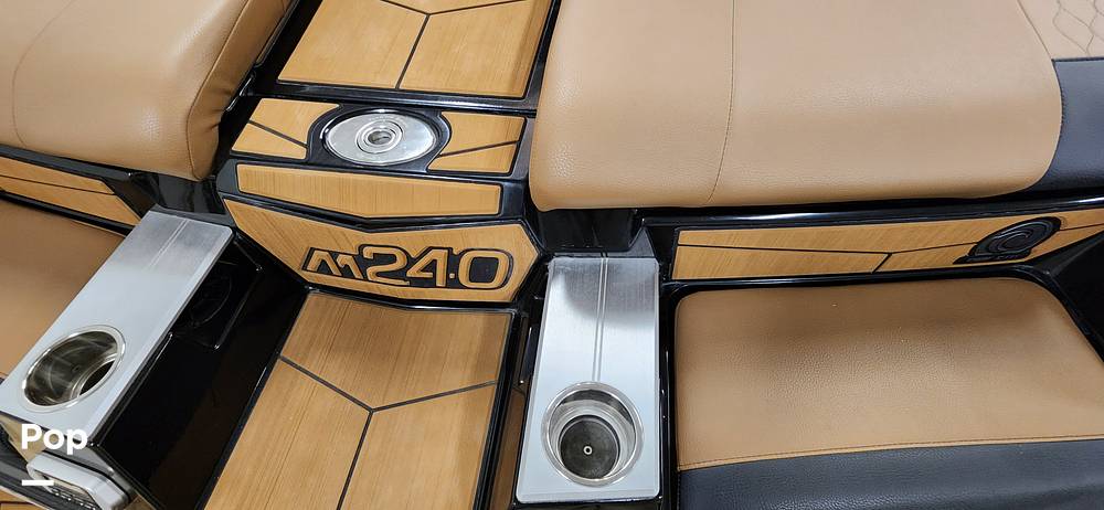 Slide: The Image of Malibu M240 2022 - 15290695