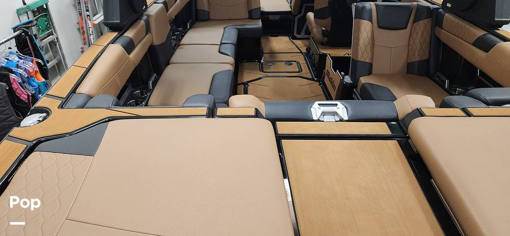 Slide: The Image of Malibu M240 2022 - 15290697