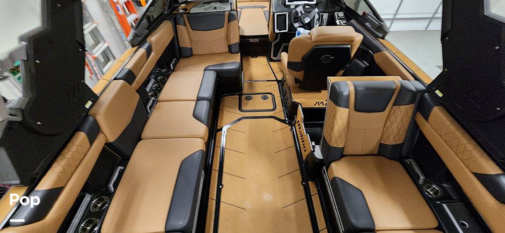 Slide: The Image of Malibu M240 2022 - 15290698