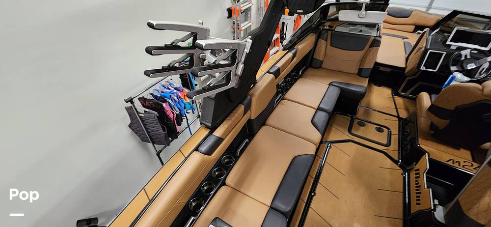 Slide: The Image of Malibu M240 2022 - 15290699