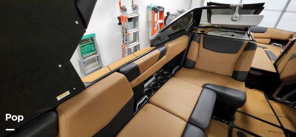 Slide: The Image of Malibu M240 2022 - 15290702