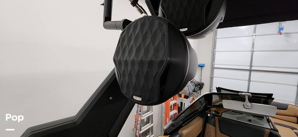 Slide: The Image of Malibu M240 2022 - 15290703