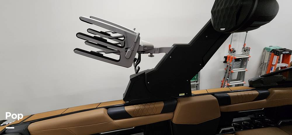 Slide: The Image of Malibu M240 2022 - 15290704