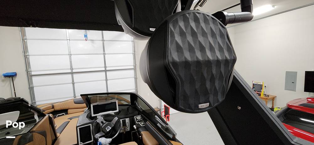 Slide: The Image of Malibu M240 2022 - 15290705