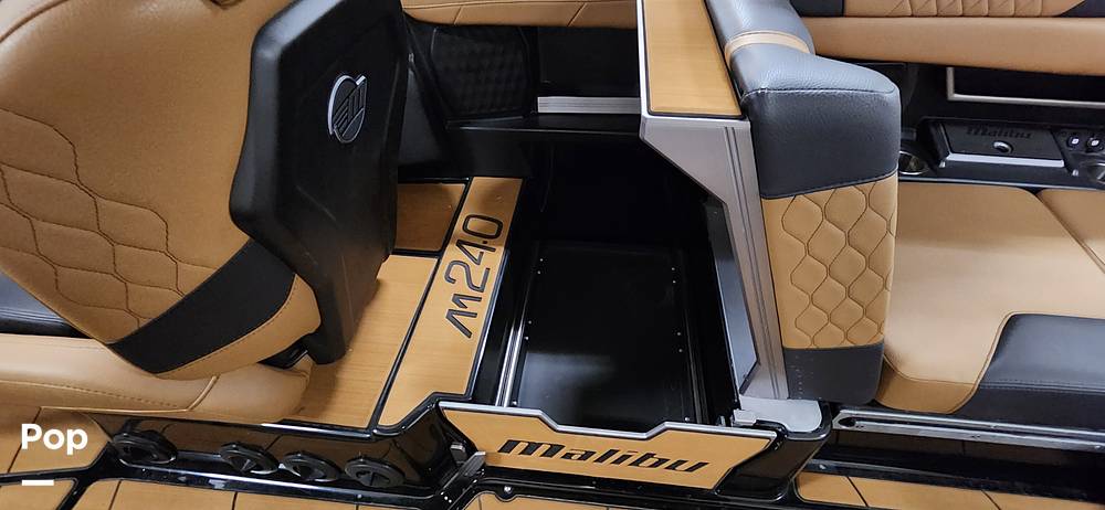 Slide: The Image of Malibu M240 2022 - 15290707