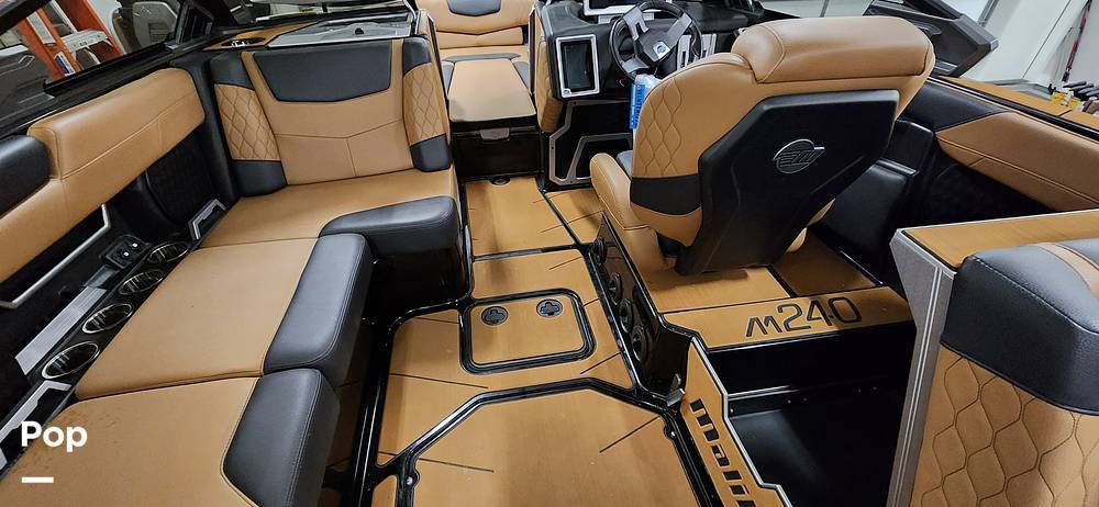 Slide: The Image of Malibu M240 2022 - 15290709