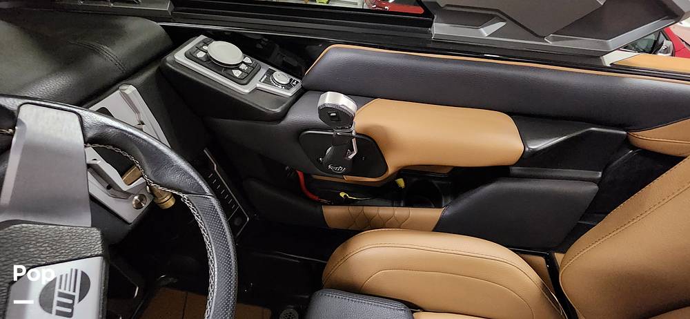 Slide: The Image of Malibu M240 2022 - 15290710