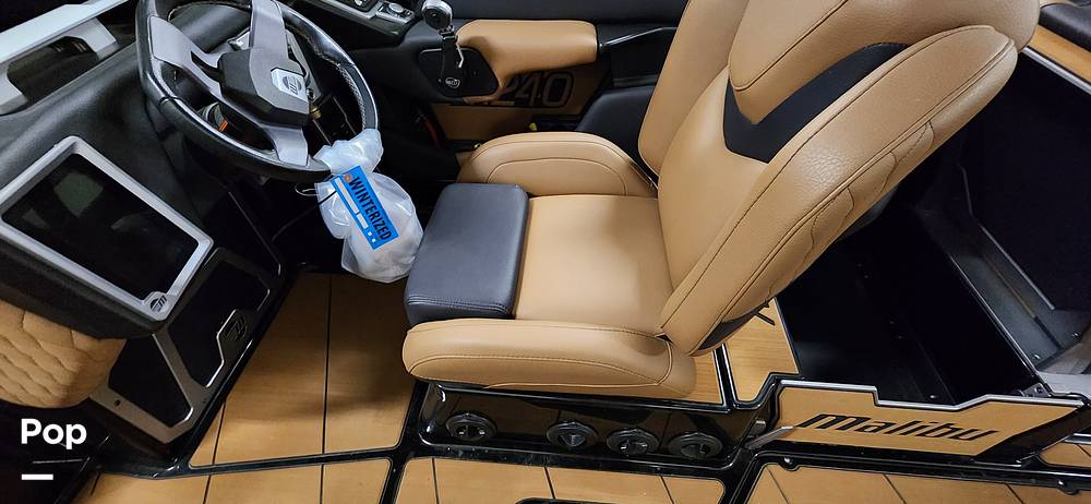 Slide: The Image of Malibu M240 2022 - 15290711