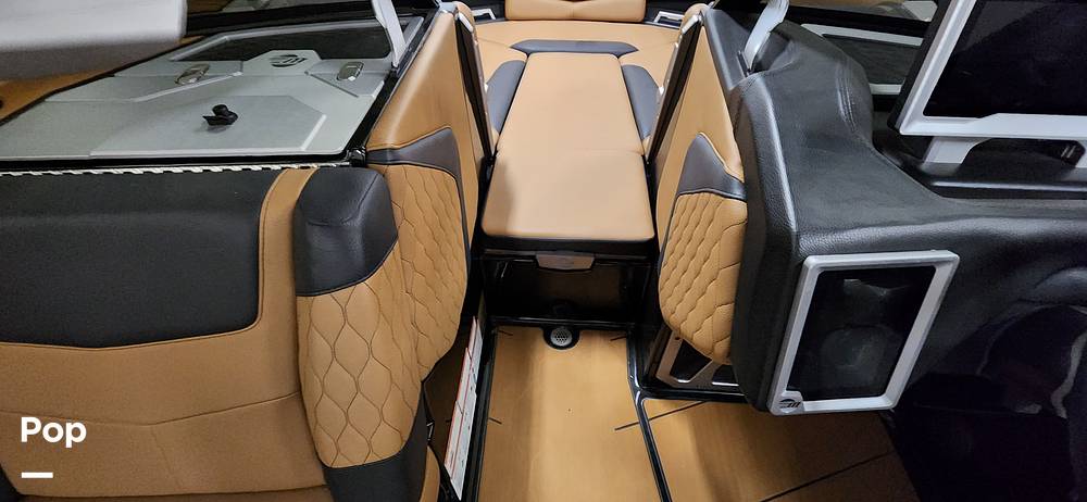 Slide: The Image of Malibu M240 2022 - 15290712