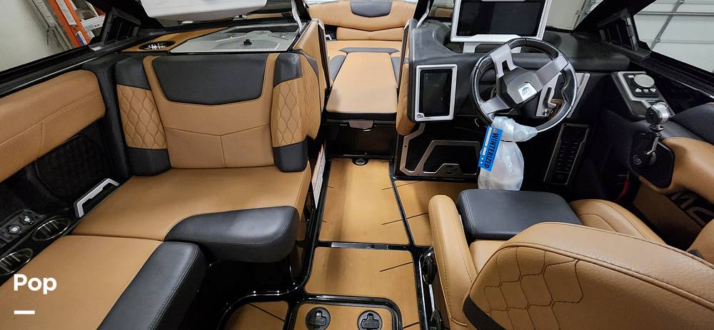 Slide: The Image of Malibu M240 2022 - 15290713