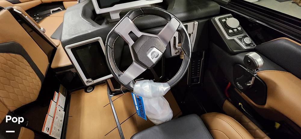 Slide: The Image of Malibu M240 2022 - 15290717