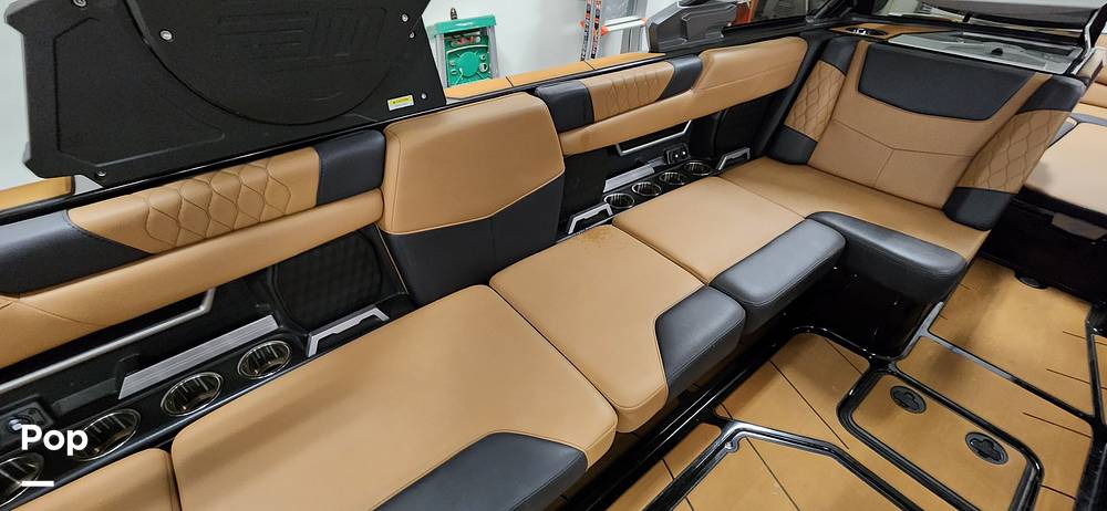 Slide: The Image of Malibu M240 2022 - 15290718