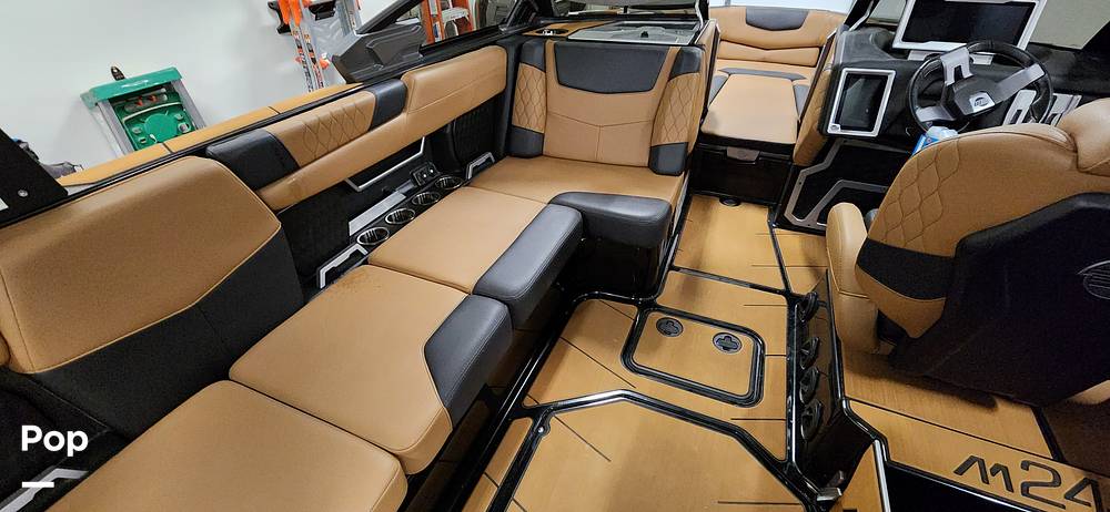 Slide: The Image of Malibu M240 2022 - 15290719