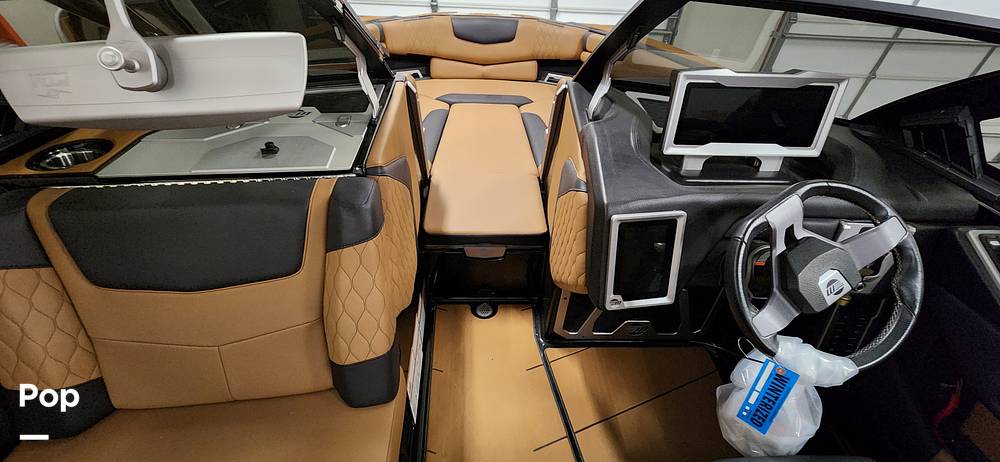 Slide: The Image of Malibu M240 2022 - 15290721