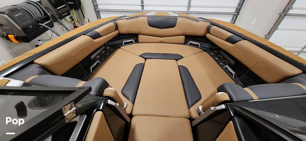 Slide: The Image of Malibu M240 2022 - 15290722