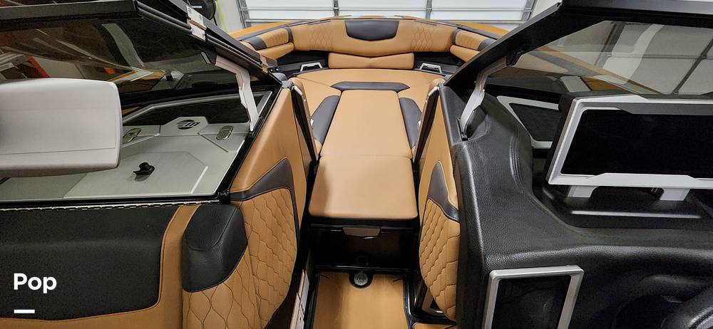 Slide: The Image of Malibu M240 2022 - 15290723