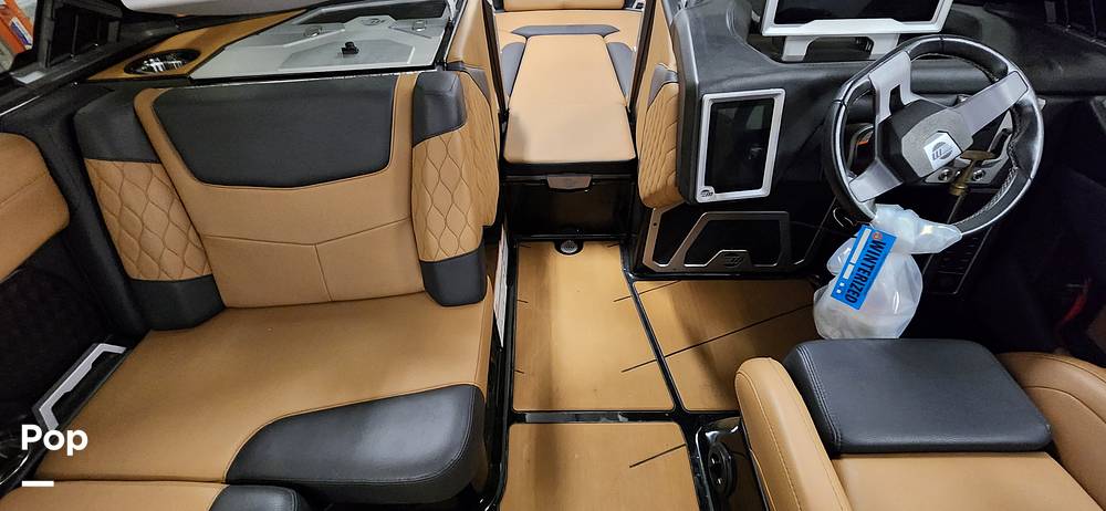 Slide: The Image of Malibu M240 2022 - 15290724