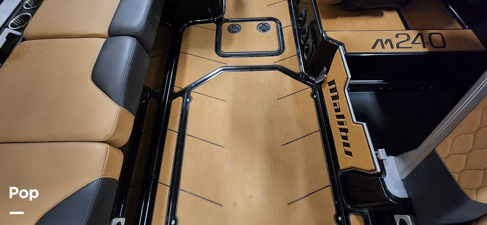 Slide: The Image of Malibu M240 2022 - 15290725