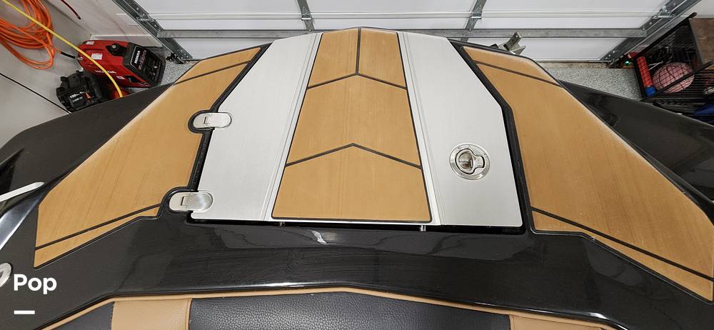 Slide: The Image of Malibu M240 2022 - 15290726