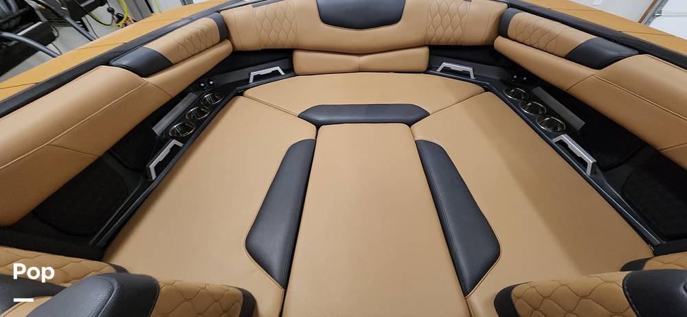 Slide: The Image of Malibu M240 2022 - 15290729