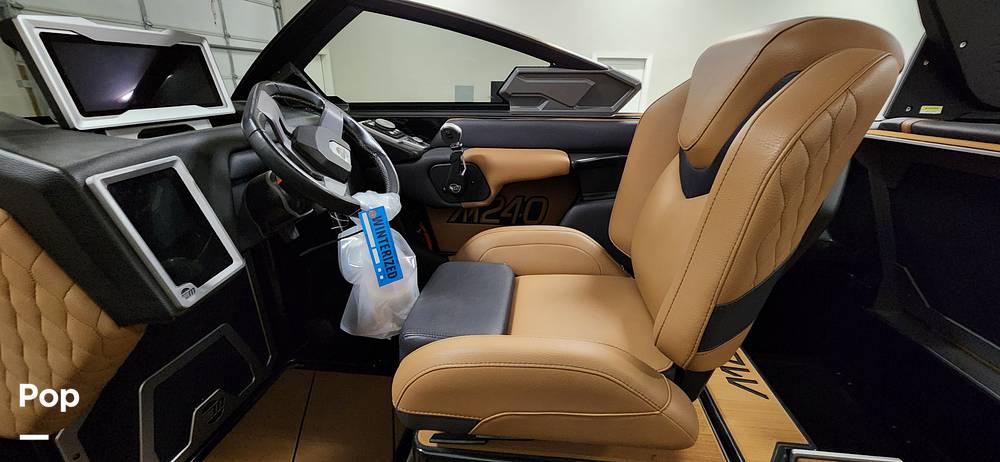 Slide: The Image of Malibu M240 2022 - 15290730