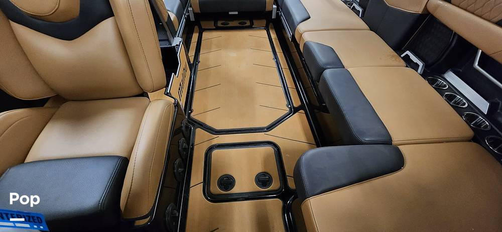 Slide: The Image of Malibu M240 2022 - 15290731