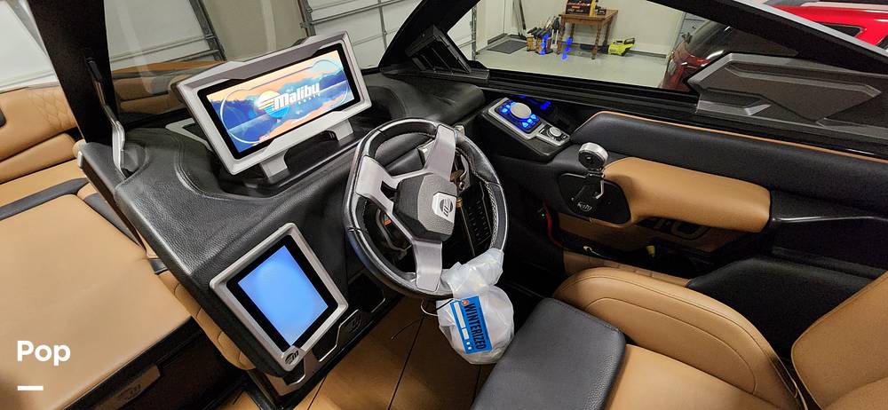 Slide: The Image of Malibu M240 2022 - 15290734