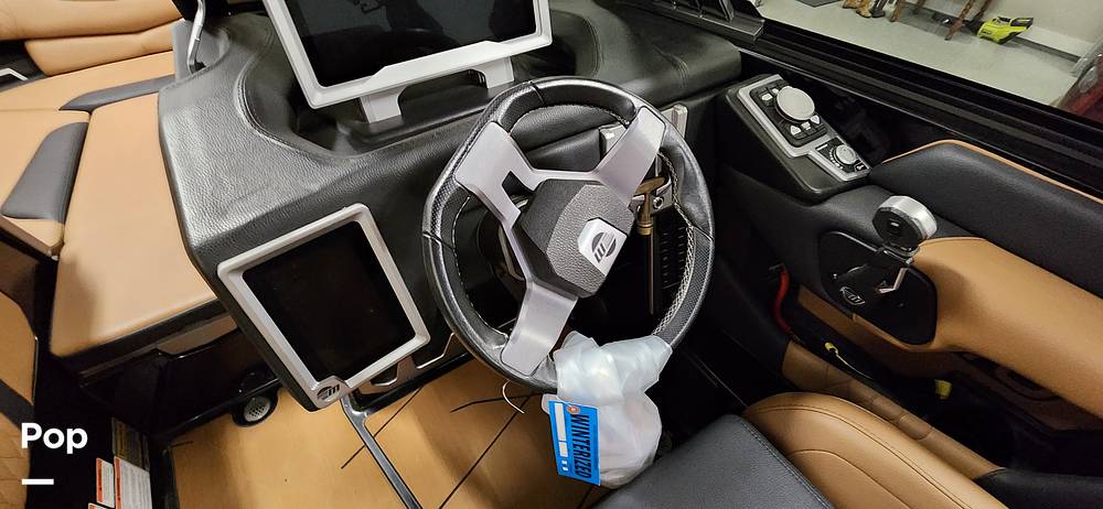 Slide: The Image of Malibu M240 2022 - 15290735