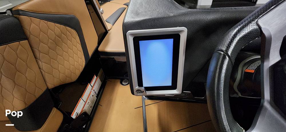 Slide: The Image of Malibu M240 2022 - 15290740