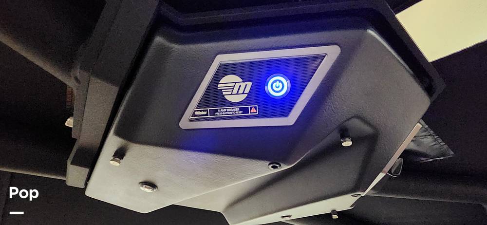 Slide: The Image of Malibu M240 2022 - 15290749