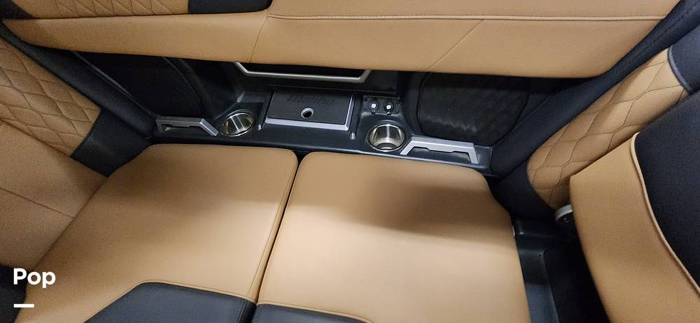 Slide: The Image of Malibu M240 2022 - 15290752