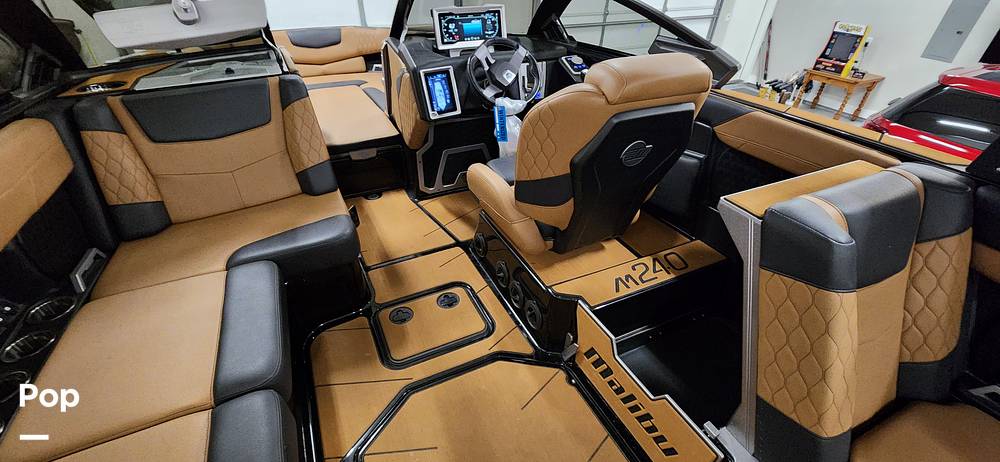 Slide: The Image of Malibu M240 2022 - 15290754