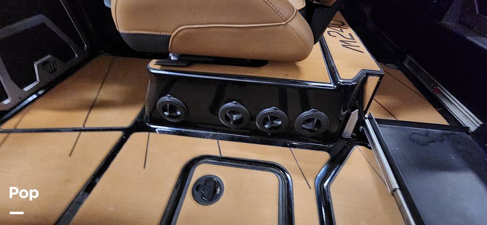 Slide: The Image of Malibu M240 2022 - 15290758