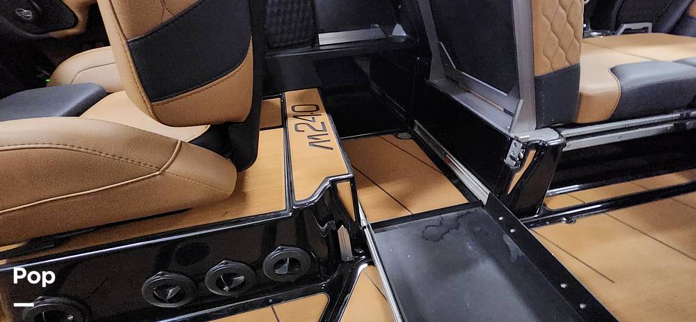 Slide: The Image of Malibu M240 2022 - 15290759