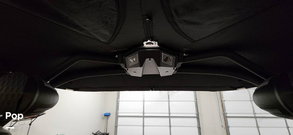 Slide: The Image of Malibu M240 2022 - 15290760