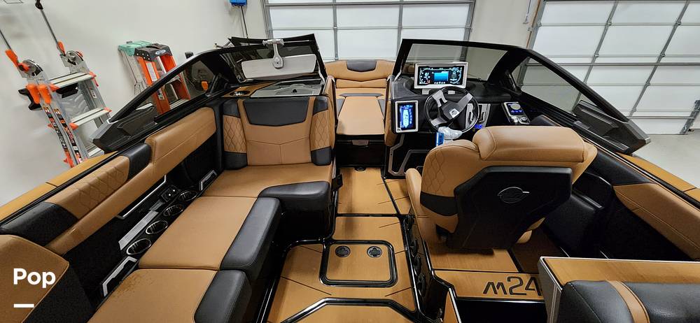 Slide: The Image of Malibu M240 2022 - 15290761