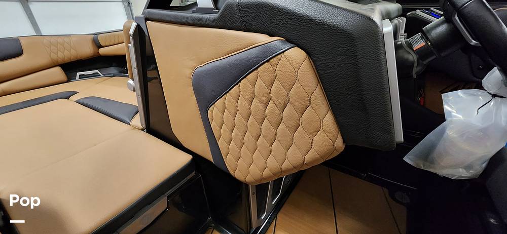 Slide: The Image of Malibu M240 2022 - 15290769