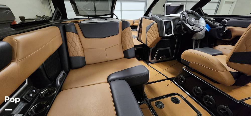 Slide: The Image of Malibu M240 2022 - 15290788