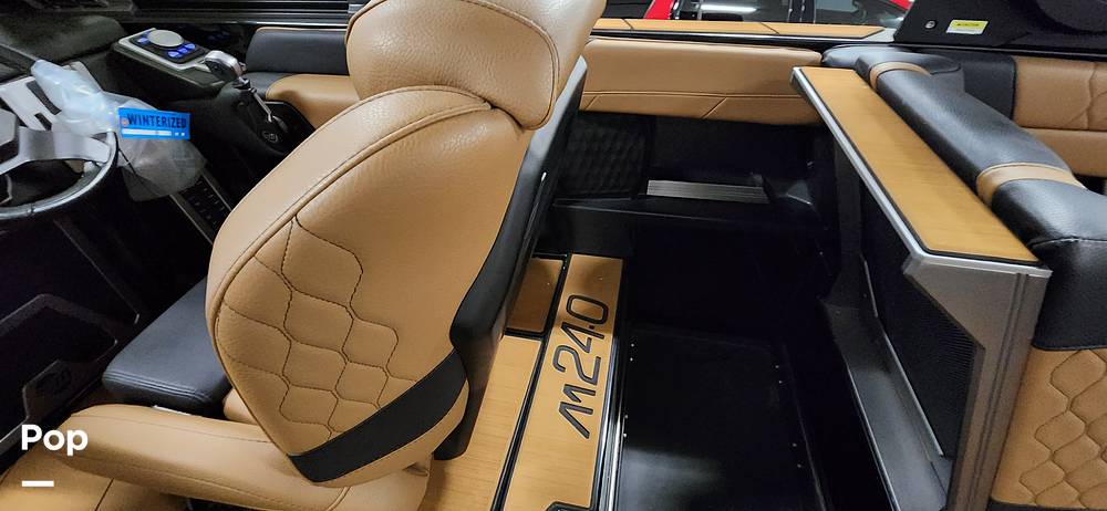 Slide: The Image of Malibu M240 2022 - 15290791