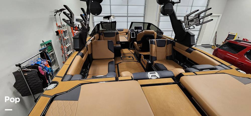 Slide: The Image of Malibu M240 2022 - 15290792