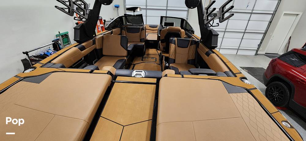 Slide: The Image of Malibu M240 2022 - 15290796