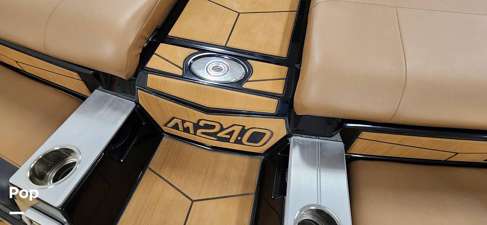 Slide: The Image of Malibu M240 2022 - 15290797