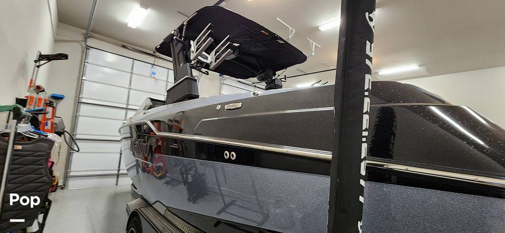 Slide: The Image of Malibu M240 2022 - 15290652